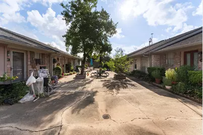 1016 E Tri Oaks Ln Unit 45 Lane #45, Houston, TX 77043 - Photo 32