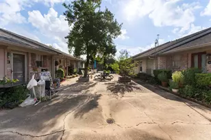 1016 E Tri Oaks Ln Unit 45 Ln, Houston, TX 77043 - Photo 32
