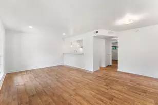 1016 E Tri Oaks Ln Unit 45 Ln, Houston, TX 77043 - Photo 12