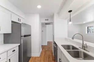 1016 E Tri Oaks Ln Unit 45 Ln, Houston, TX 77043 - Photo 2