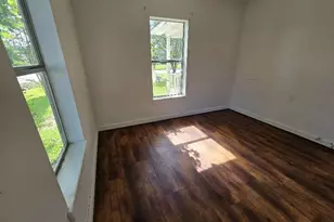 200 S Magnolia St, Highlands, TX 77562 - Photo 8