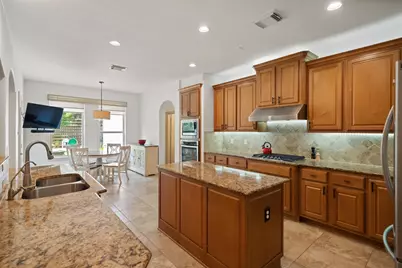 15 Heather Bank Place, The Woodlands, TX 77382 - Photo 12