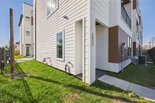 2427 Harrington St, Houston, TX 77026 - Photo 2