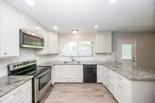 16418 Blackhawk Blvd, Friendswood, TX 77546 - Photo 2