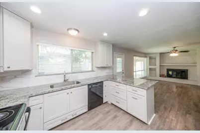16418 Blackhawk Boulevard, Friendswood, TX 77546 - Photo 8