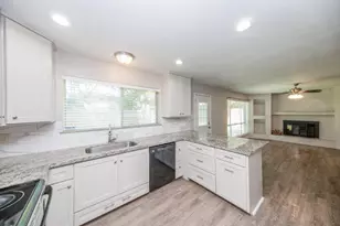 16418 Blackhawk Blvd, Friendswood, TX 77546 - Photo 8