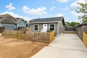 704 Jewett St, Houston, TX 77009 - Photo 4
