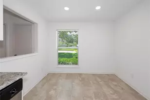 1 Ollerton Dr, Conroe, TX 77303 - Photo 8
