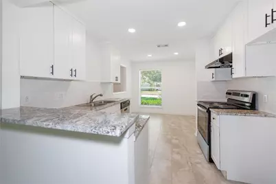 1 Ollerton Drive, Conroe, TX 77303 - Photo 4