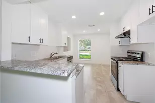 1 Ollerton Dr, Conroe, TX 77303 - Photo 4