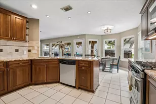 1910 Lori Ct, Seabrook, TX 77586 - Photo 6