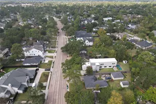 903 W 43rd St, Houston, TX 77018 - Photo 2