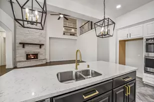 5923 Quiet Point Ln, Sugar Land, TX 77479 - Photo 10