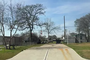 130 Heron Inlet S, Baytown, TX 77523 - Photo 1