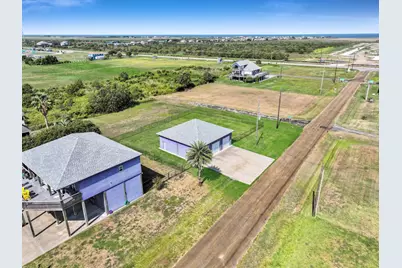 204 New Orleans, Crystal Beach, TX 77650 - Photo 4