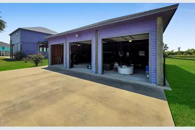 204 New Orleans, Crystal Beach, TX 77650 - Photo 24