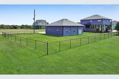 204 New Orleans, Crystal Beach, TX 77650 - Photo 18