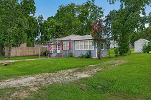 3514 Commerce St, Damon, TX 77430 - Photo 4