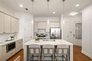 2627 Shady Woods Ln, Houston, TX 77008 - Photo 2