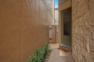 2627 Shady Woods Ln, Houston, TX 77008 - Photo 32
