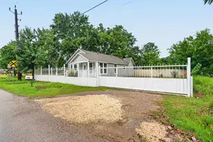 107 N 10th St, Richmond, TX 77469 - Photo 4