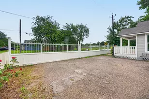 107 N 10th St, Richmond, TX 77469 - Photo 40