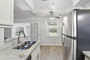 5242 Grace Point Ln, Houston, TX 77048 - Photo 18