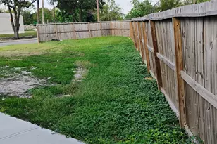 7318 Dahlia St, Houston, TX 77012 - Photo 4