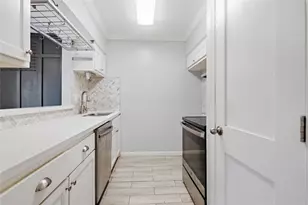 9005 Gaylord St, Houston, TX 77024 - Photo 14