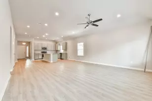 3911 Sugardale St, Baytown, TX 77521 - Photo 8