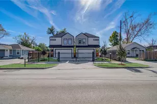835 S Victory Dr, Houston, TX 77088 - Photo 2