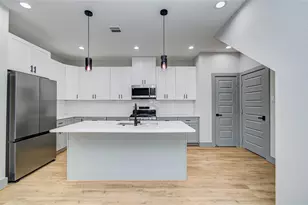 835 S Victory Dr, Houston, TX 77088 - Photo 10
