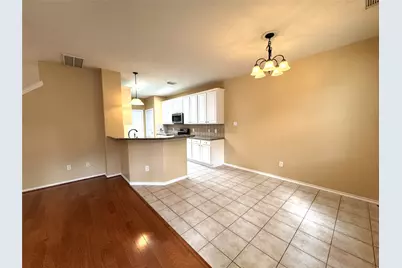 213 E Summerhaze Circle, The Woodlands, TX 77382 - Photo 10