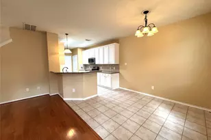 213 E Summerhaze Circle, The Woodlands, TX 77382 - Photo 10