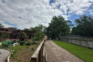 801 Holly Ridge Dr, Houston, TX 77024 - Photo 44