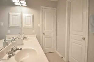 7 E Shale Creek Cir, The Woodlands, TX 77382 - Photo 16