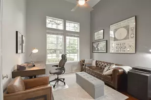 7 E Shale Creek Cir, The Woodlands, TX 77382 - Photo 2