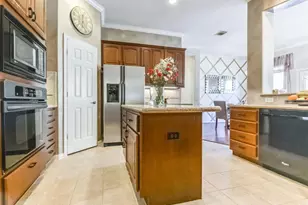 31 N Warbler Bend Cir, The Woodlands, TX 77382 - Photo 10