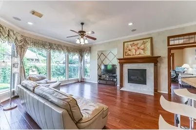 31 N Warbler Bend Circle, The Woodlands, TX 77382 - Photo 2