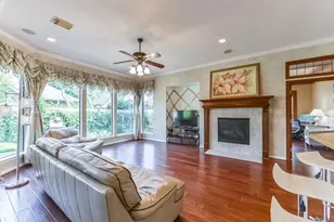 31 N Warbler Bend Cir, The Woodlands, TX 77382 - Photo 2