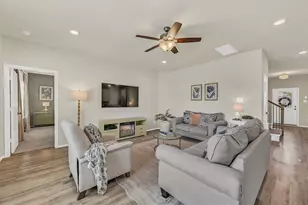 13711 Saxon Cliff Ln, Rosharon, TX 77583 - Photo 4