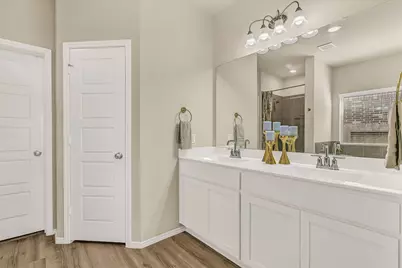 13711 Saxon Cliff Lane, Rosharon, TX 77583 - Photo 18