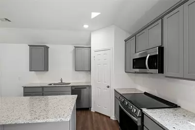 501 Oak Chase Avenue, Dayton, TX 77535 - Photo 6