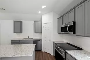 501 Oak Chase Ave, Dayton, TX 77535 - Photo 6