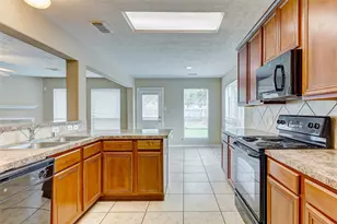 16935 Hampton Glen Ct, Houston, TX 77083 - Photo 6