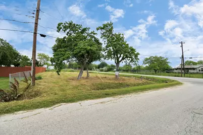 8002 Meadowbrook Drive, Hitchcock, TX 77563 - Photo 6