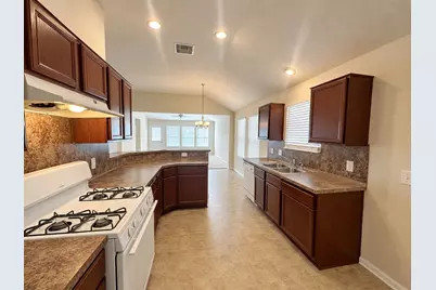 8135 Quiet Prairie Trail, Houston, TX 77049 - Photo 4
