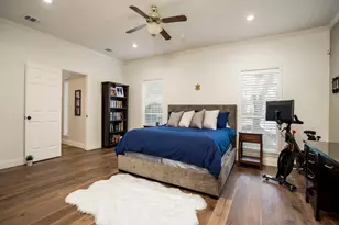 8915 Wallington Dr, Houston, TX 77096 - Photo 10
