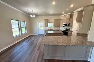 1039 S Anderson St, Angleton, TX 77515 - Photo 8