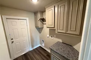 1039 S Anderson St, Angleton, TX 77515 - Photo 12